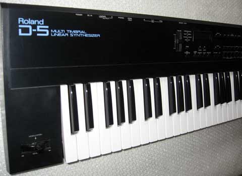 alt="Sintetizzatore Roland D-5