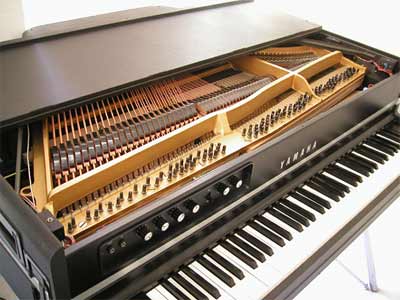 Yamaha CP70 Interno